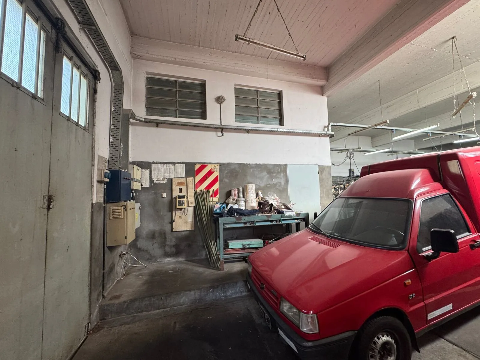 Depósito 380 m2 taller en alquiler posible venta Palomar este foto 4