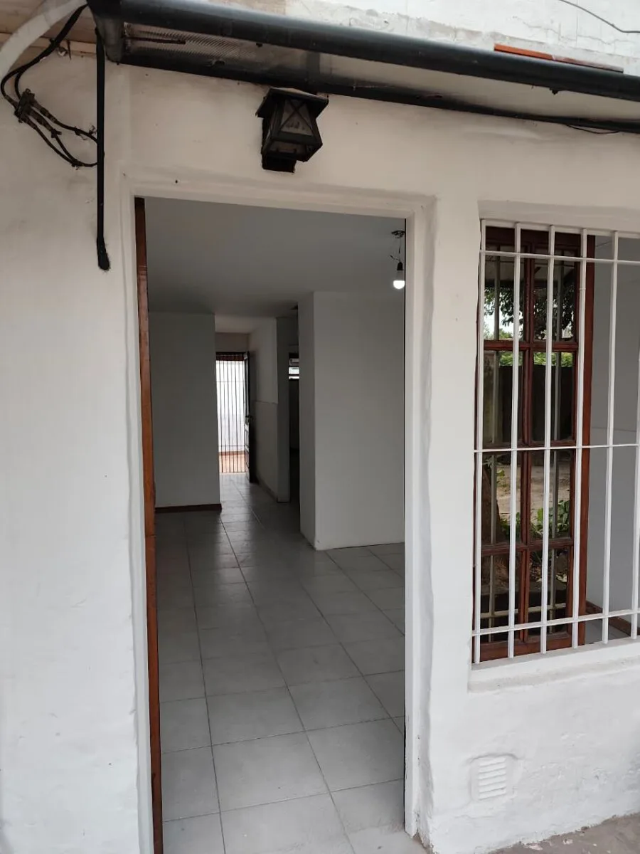 DUPLEX 3 AMBIENTES CON COCHERA EN CASTELAR NORTE foto 2