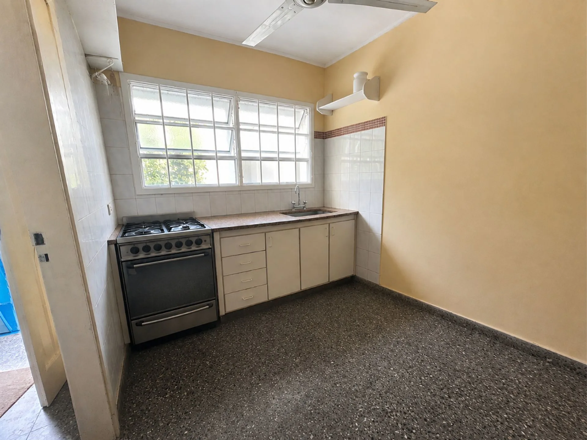 CASA EN PH 3 DORMITORIOS EN VENTA LA PLATA PATIOS foto 4