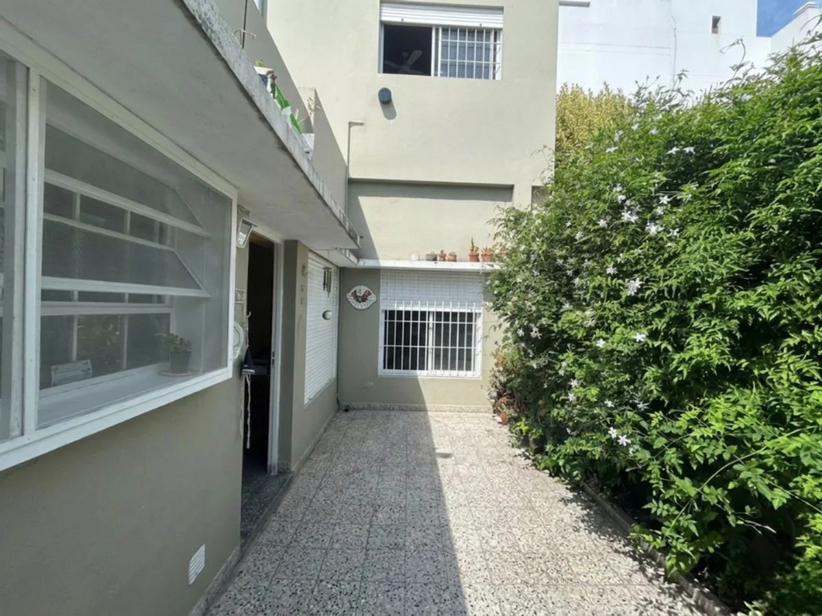 CASA EN PH 3 DORMITORIOS EN VENTA LA PLATA PATIOS foto 5