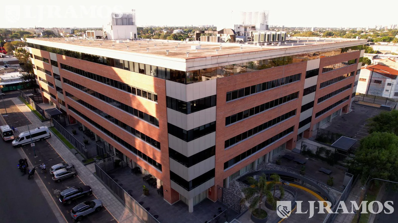 Alquiler de oficina de 2.600 m2 en Olivos foto 2