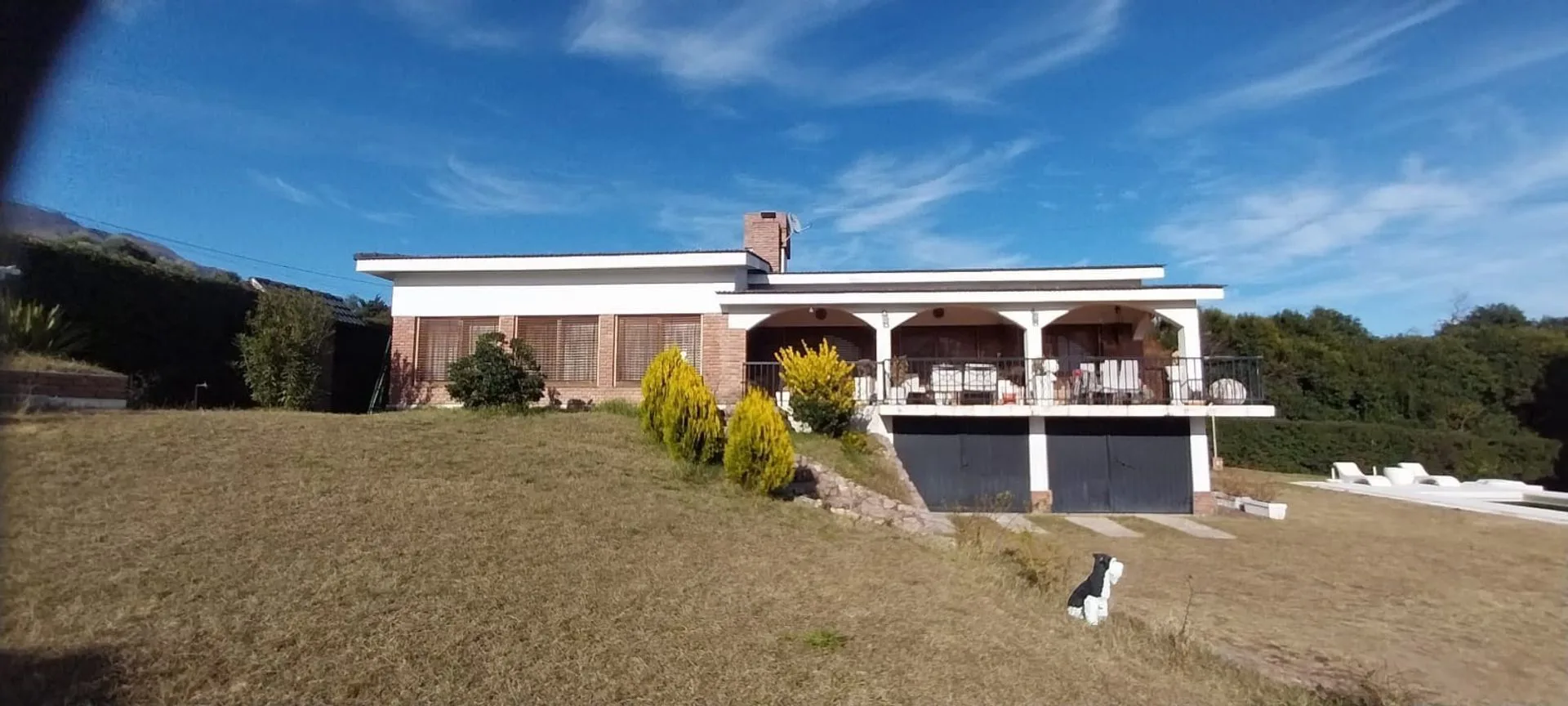 Venta Casa de categoria Los Hornillos lote 2650m2 foto 2
