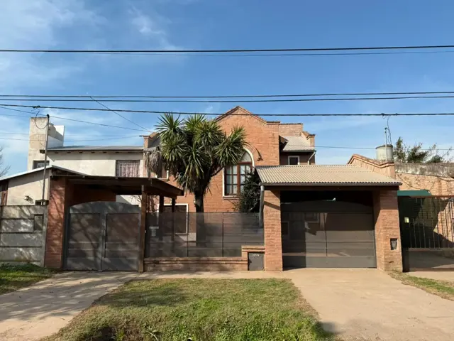 VENTA CHALET 2 DORMITORIOS Y PILETA