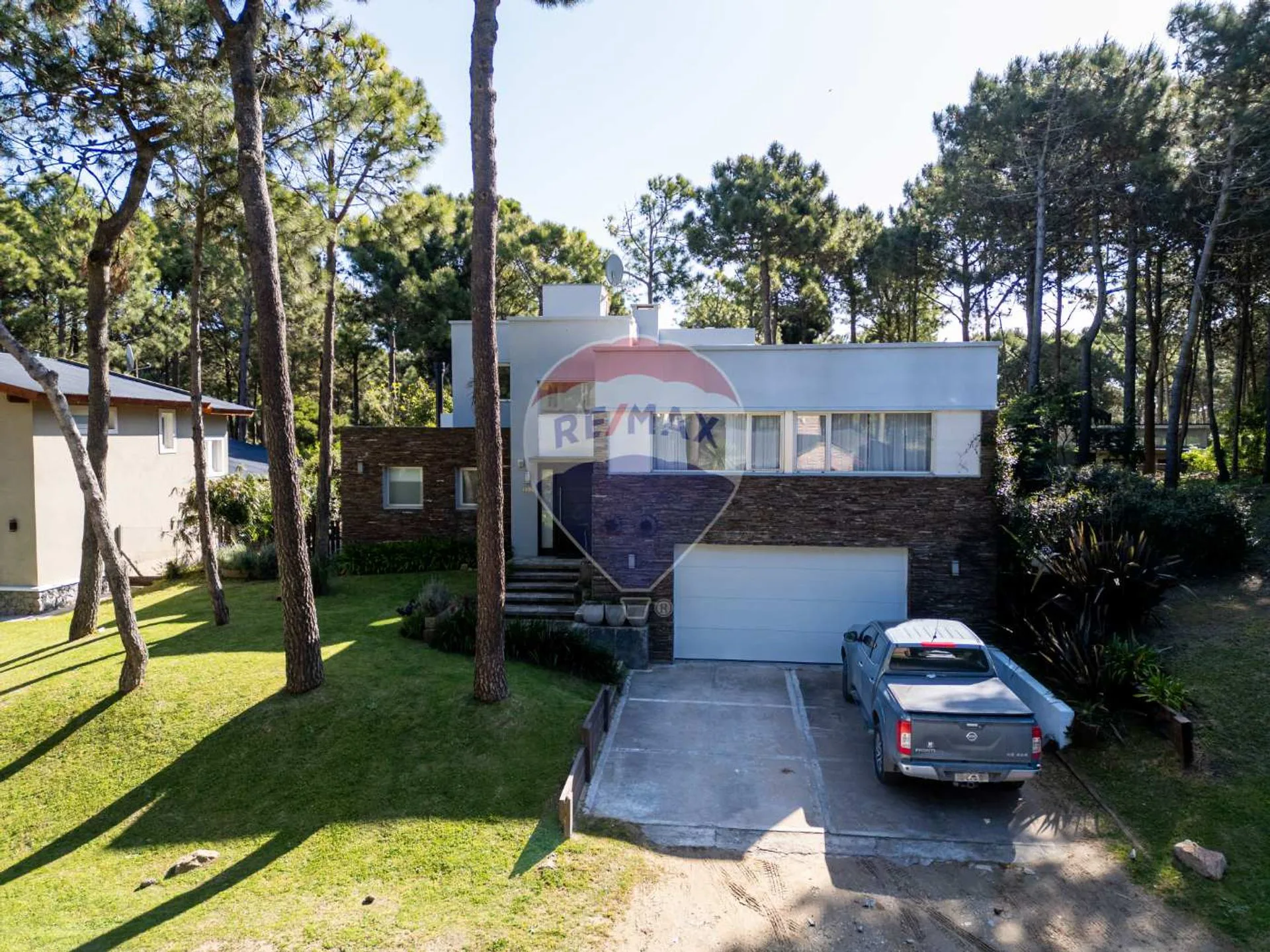 Vendo Casa en Pinamar 4 ambientes con pileta foto 2