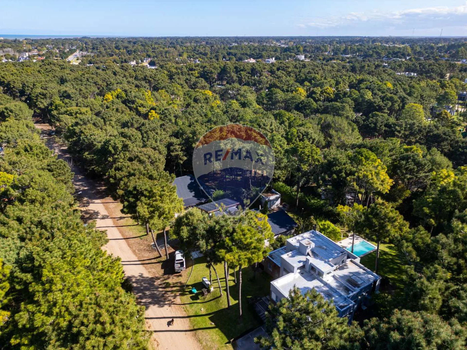Vendo Casa en Pinamar 4 ambientes con pileta foto 3