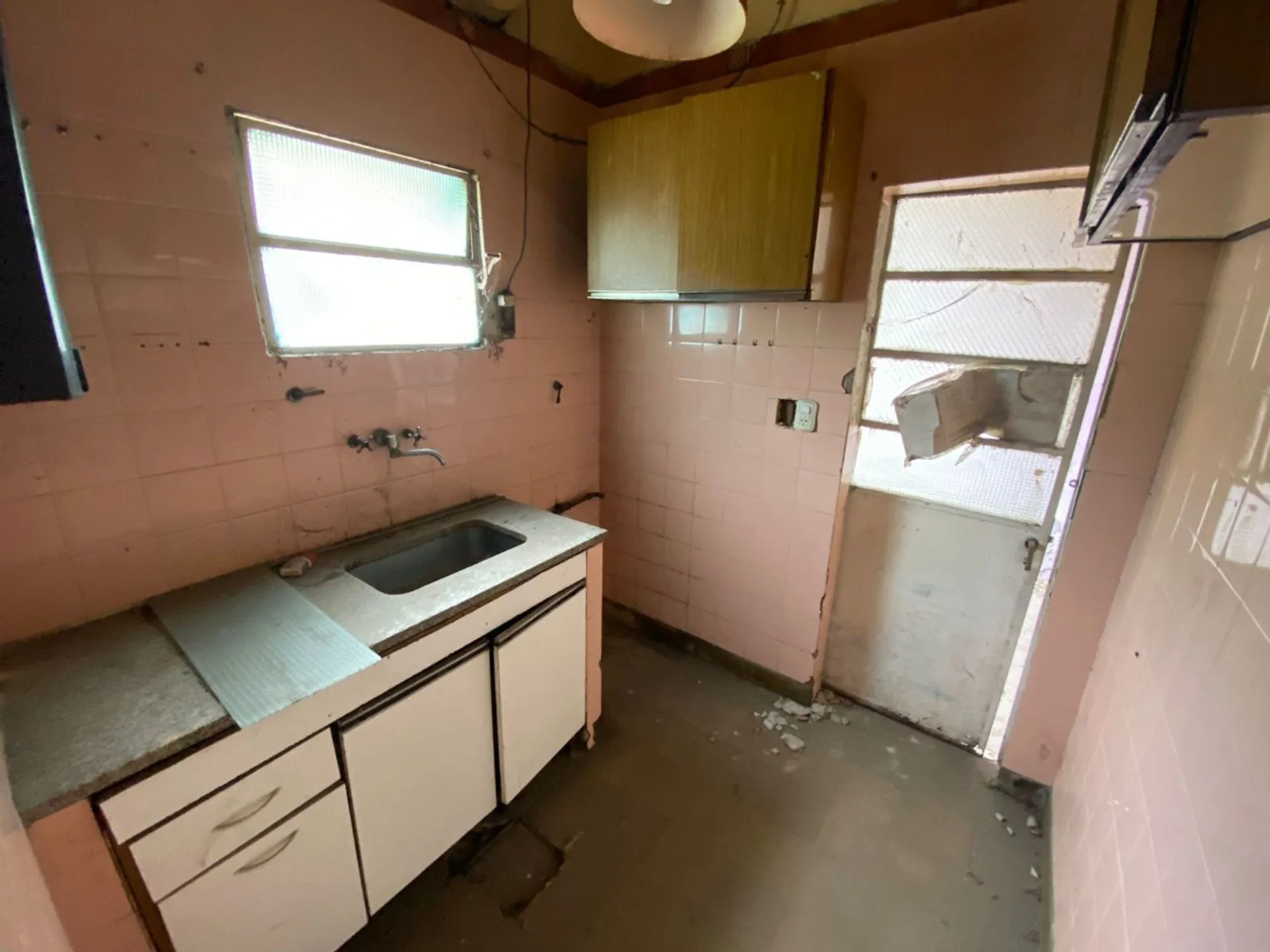 VENTA CASA 3 AMB.COCHERA A RECICLAR APTO CREDITO. foto 2