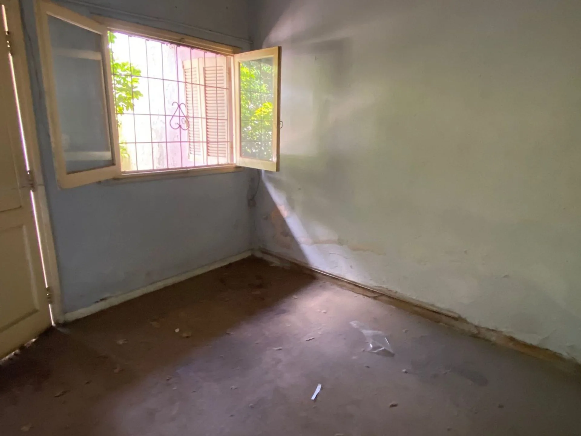 VENTA CASA 3 AMB.COCHERA A RECICLAR APTO CREDITO. foto 3