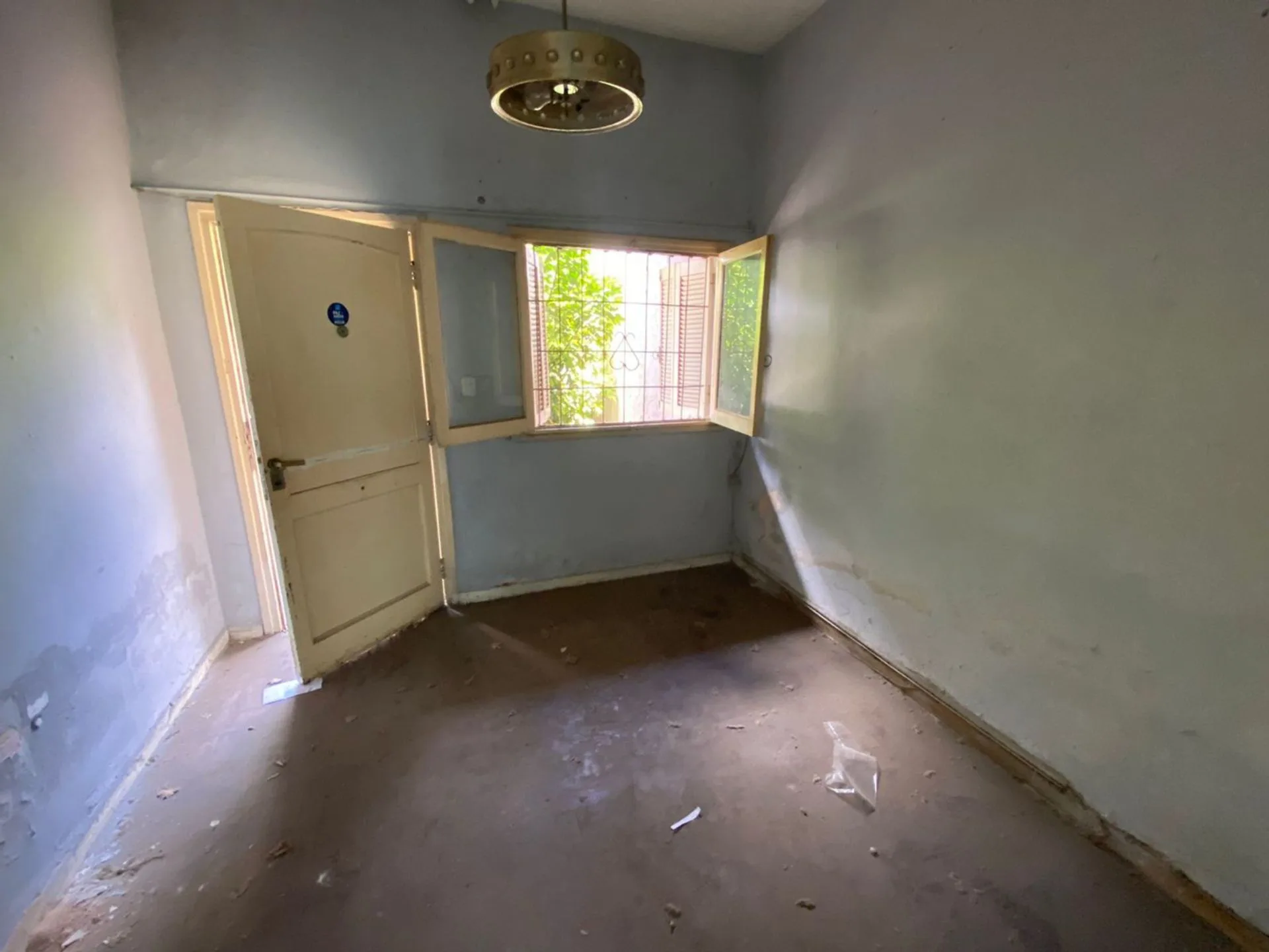 VENTA CASA 3 AMB.COCHERA A RECICLAR APTO CREDITO. foto 4
