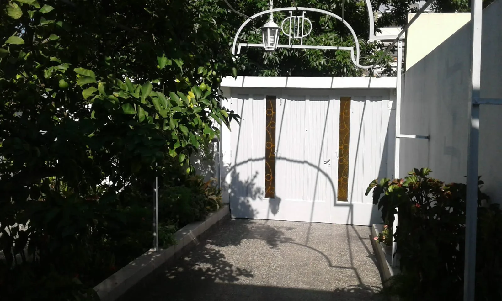 Casa lote propio de 3 ambientes con jardin y cochera al frente en villa lugano foto 2