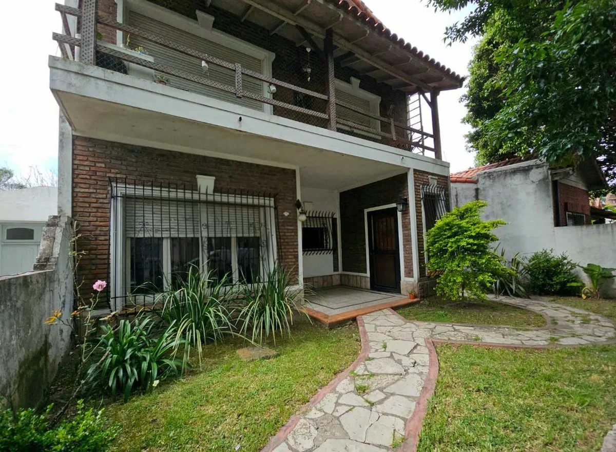 VENTA CASA 5 AMB IDEAL DOS FAMILIAS CASTELAR NORTE foto 2