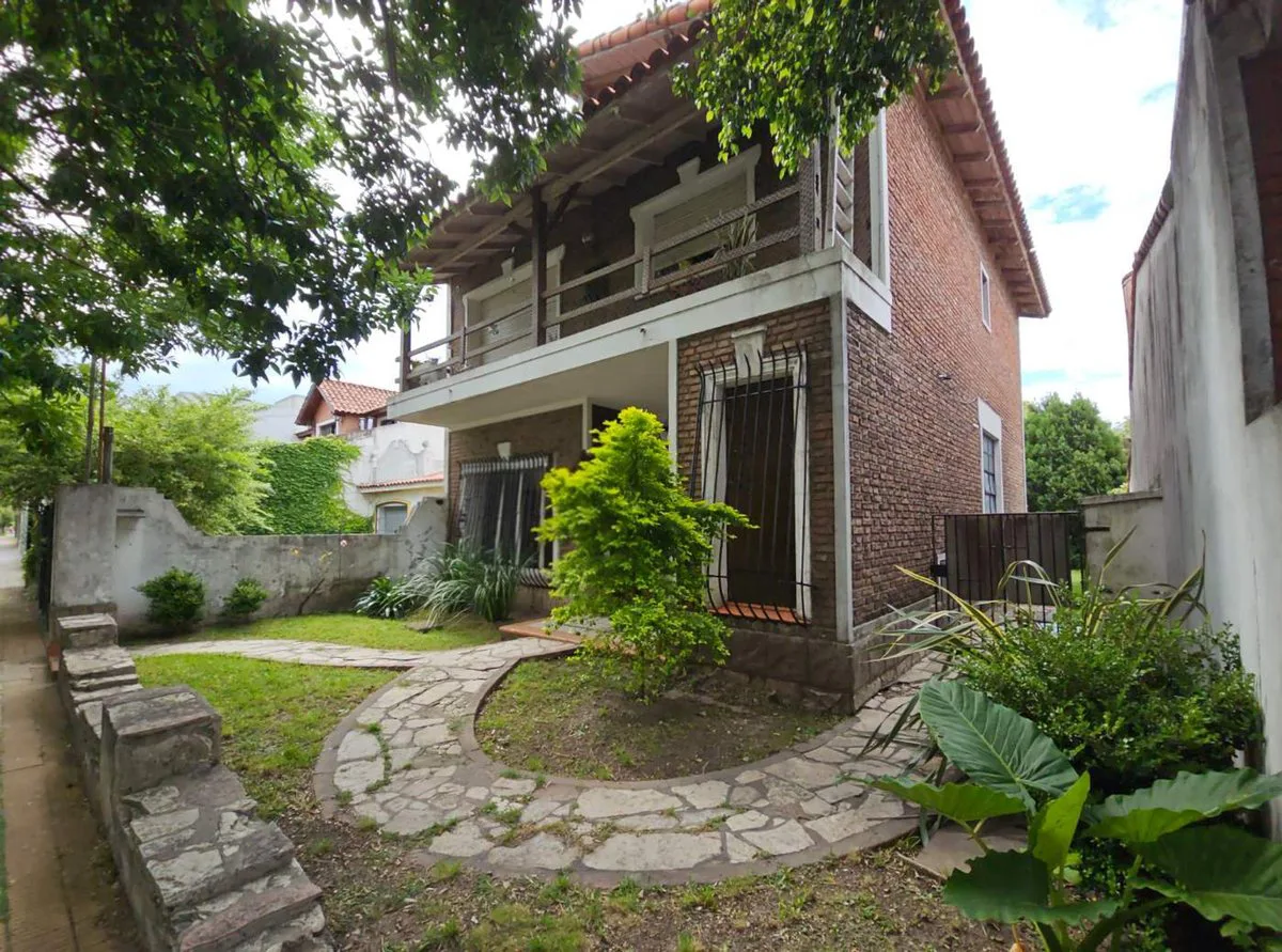 VENTA CASA 5 AMB IDEAL DOS FAMILIAS CASTELAR NORTE foto 4