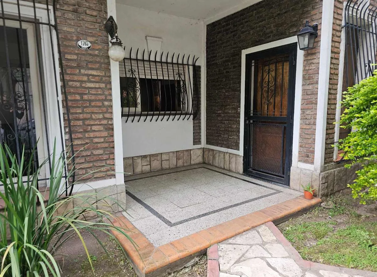 VENTA CASA 5 AMB IDEAL DOS FAMILIAS CASTELAR NORTE foto 5