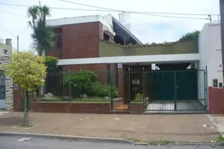 CASA 2 PLANTAS en lote 10x30 Villa Bosch foto 1