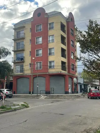 IMPERDIBLE SEMIPISO DE 60m² EN ALQUILER APTO PROFESIONAL/COMERCIAL-SAN MIGUEL foto 2