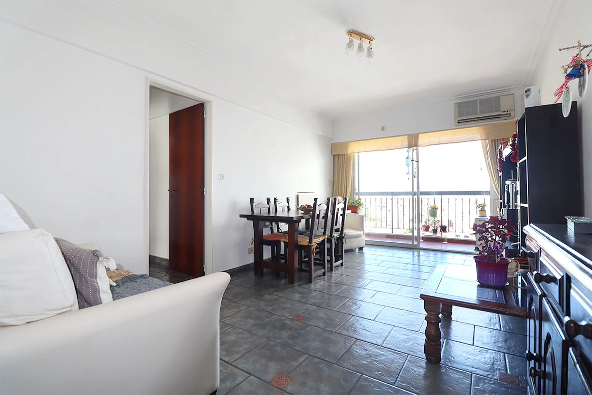 DEPARTAMENTO VENTA 4 AMBIENTES  2 BALCONES FLORES foto 4