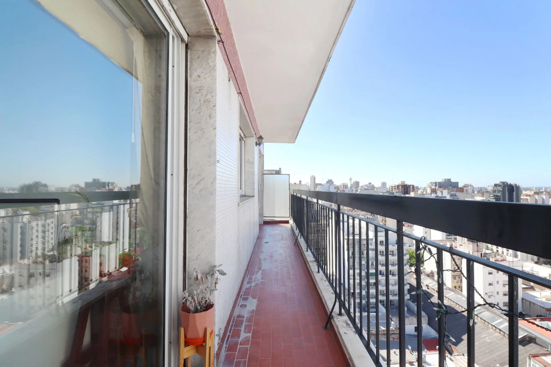 DEPARTAMENTO VENTA 4 AMBIENTES  2 BALCONES FLORES foto 5