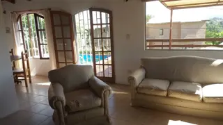 Oportunidad! Lote 760 mts. con Tres propiedades!  Dos duplex y una casa, pileta! Excelente estado!! foto 2
