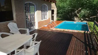 Oportunidad! Lote 760 mts. con Tres propiedades!  Dos duplex y una casa, pileta! Excelente estado!! foto 3