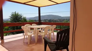 Oportunidad! Lote 760 mts. con Tres propiedades!  Dos duplex y una casa, pileta! Excelente estado!! foto 4