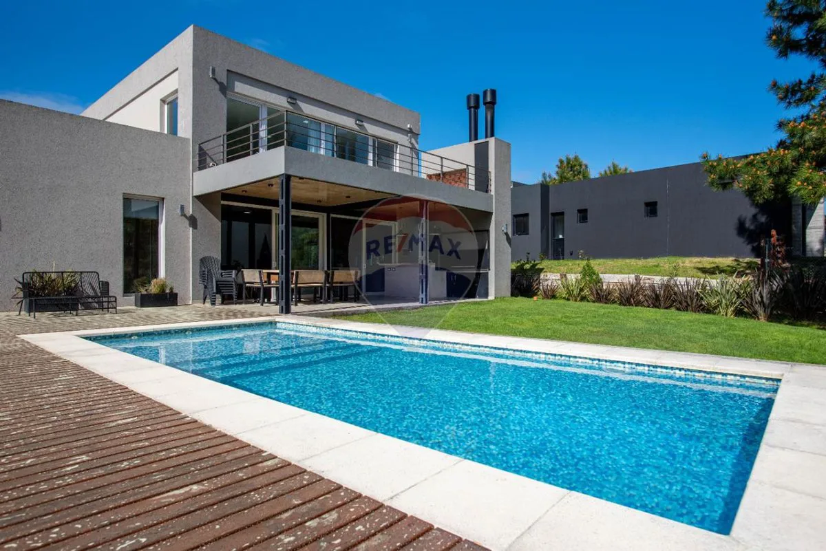 CASA EN VENTA COSTA ESMERALDA FONDO HOUSE DEPORTIV