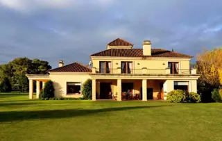 Excelente casa de 580m² en el Argentino Farm Club de Lujan foto 1