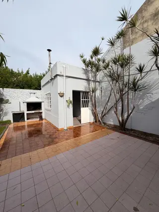 Casa americana 4 ambientes en excelente ubicacion y con amplio fondo. Villa Luzuriaga foto 1