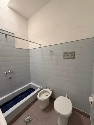 Casa americana 4 ambientes en excelente ubicacion y con amplio fondo. Villa Luzuriaga foto 2