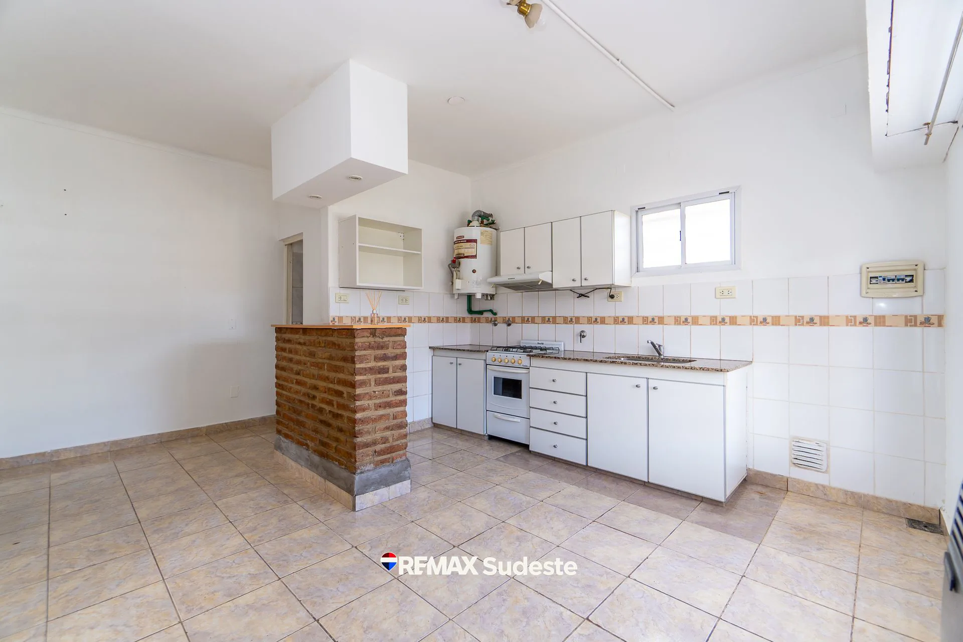 Venta Departamento al frente de 2 dormitorios foto 3
