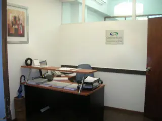 Excelente oficina desarrollada en dos unidades en edifIcio con seguridad y portería 24 hs.. foto 2
