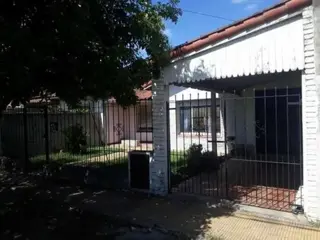 Excelente casa en Don Torcuato  zona residencial foto 2