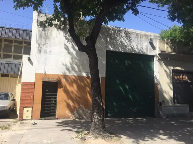 VENTA Deposito, Pompeya. 134 m2 totales. Pepiri esquina Av A. Alcorta. U$S 110.000.-
