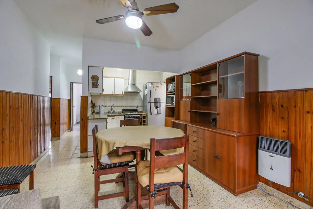 Venta lote 2 casas de 4 amb + quincho y cochera foto 5