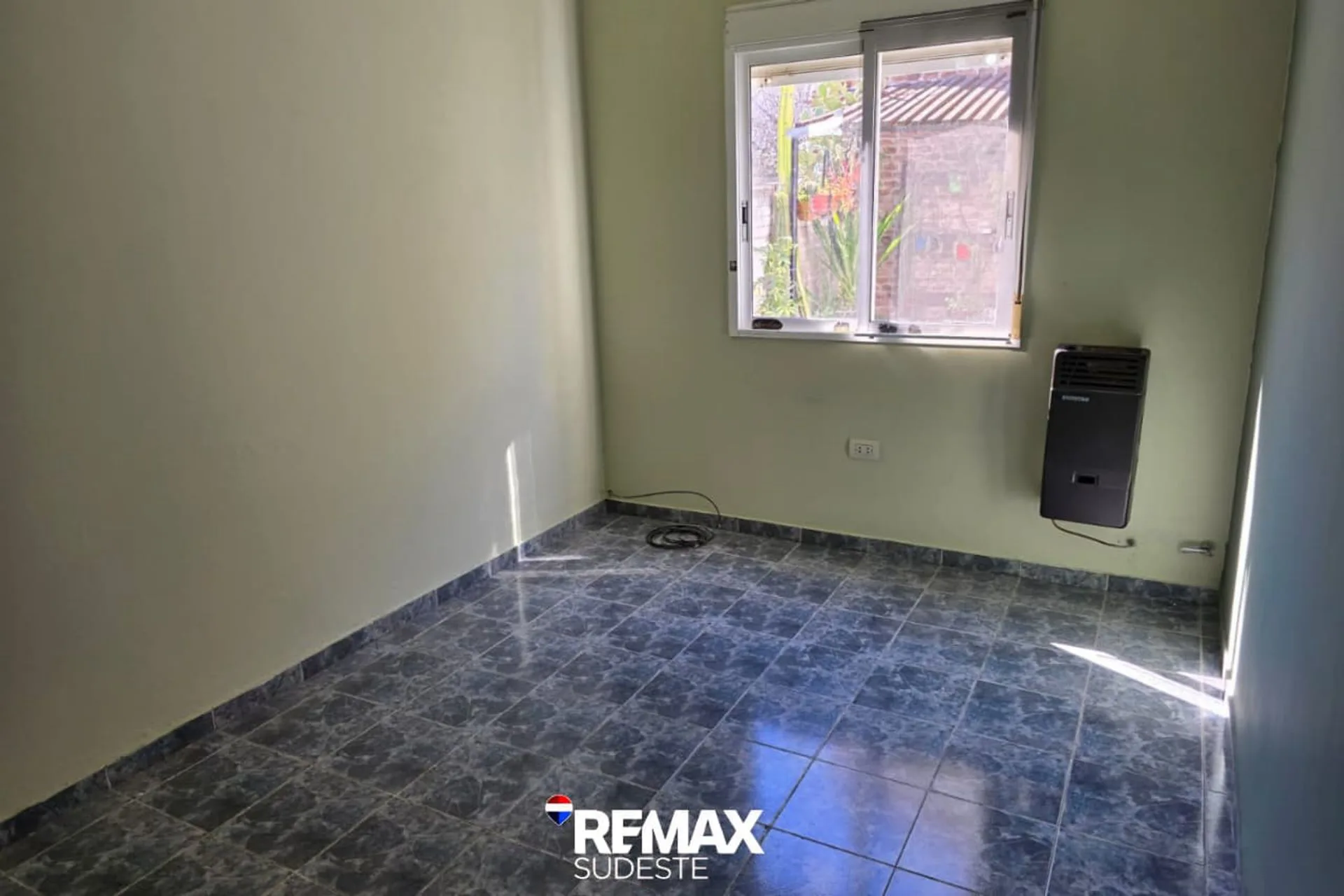 VENTA CASA DE 2 DORMIS C/ GALPON Bo. SAN CAYETANO foto 4