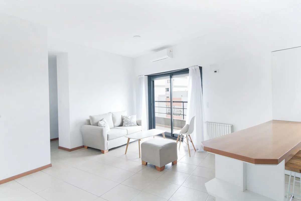 VENTA DEPARTAMENTO DOS AMBIENTES CON BALCON FRENTE foto 2