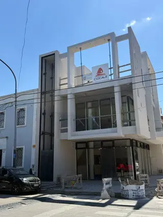 local en tres plantas ,con terraza, en alquiler en la mejor zona devilla Luro foto 4