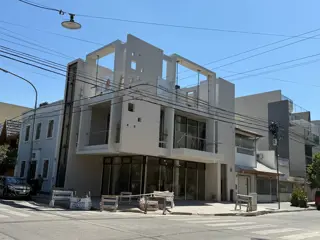 local en tres plantas ,con terraza, en alquiler en la mejor zona devilla Luro foto 5