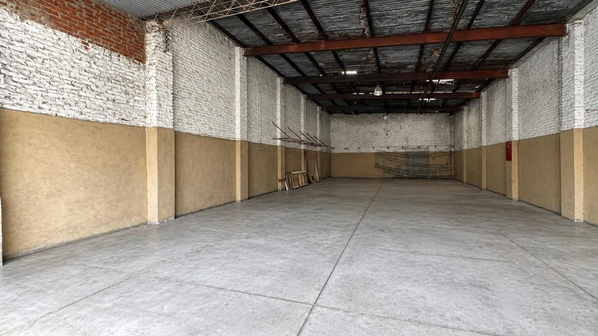 VENTA GALPON DEPOSITO CON LOCAL COMERCIAL foto 2
