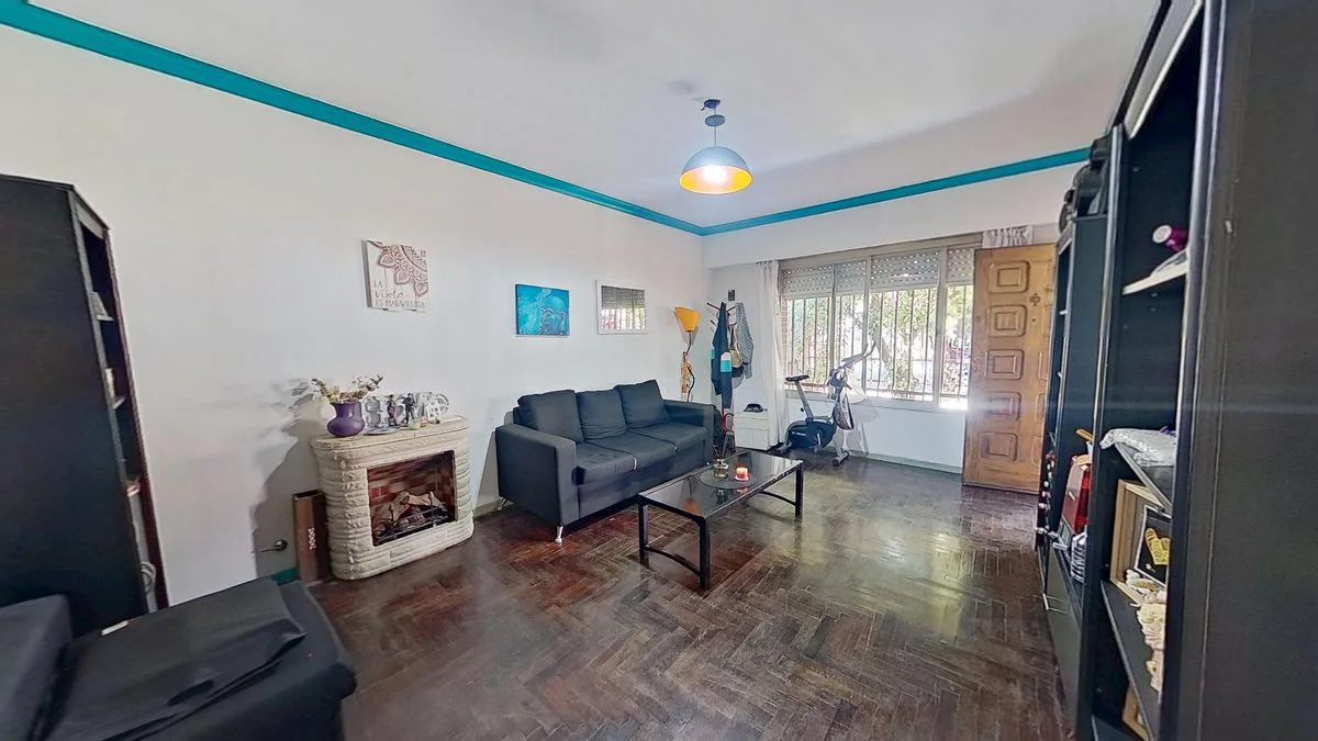 Venta Amplia Casa 4 ambientes C/cochera San Justo foto 2