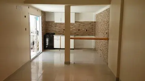 Departamento de 3 ambientes con patio