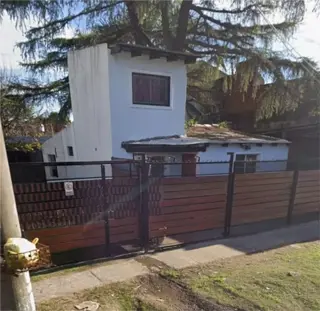 Casa en alquiler con cochera foto 1