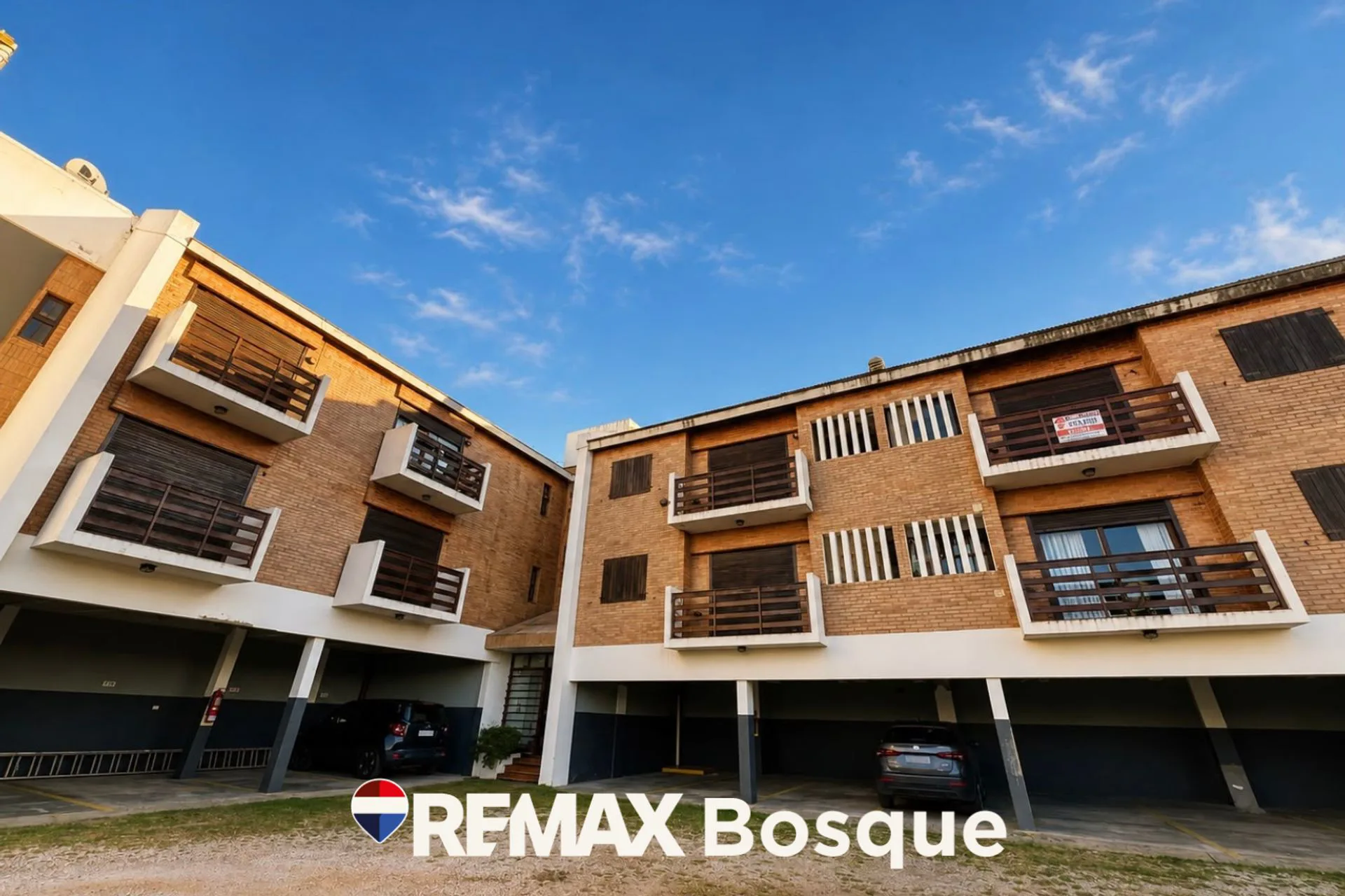 Venta Departamento Pinamar vista lateral al mar foto 3
