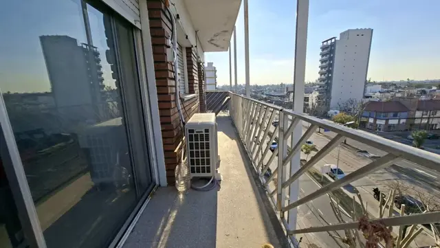 Venta  Departamento 4 ambientes sobre Av. Mitre