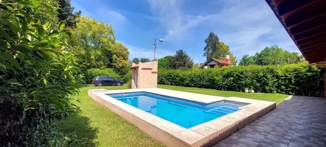 Casa sobre doble lote en EL Trebol con piscina
