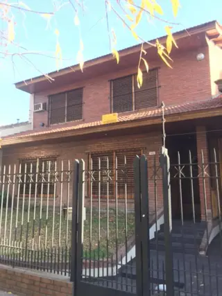 Chalet en zona residencial con pileta!! foto 3