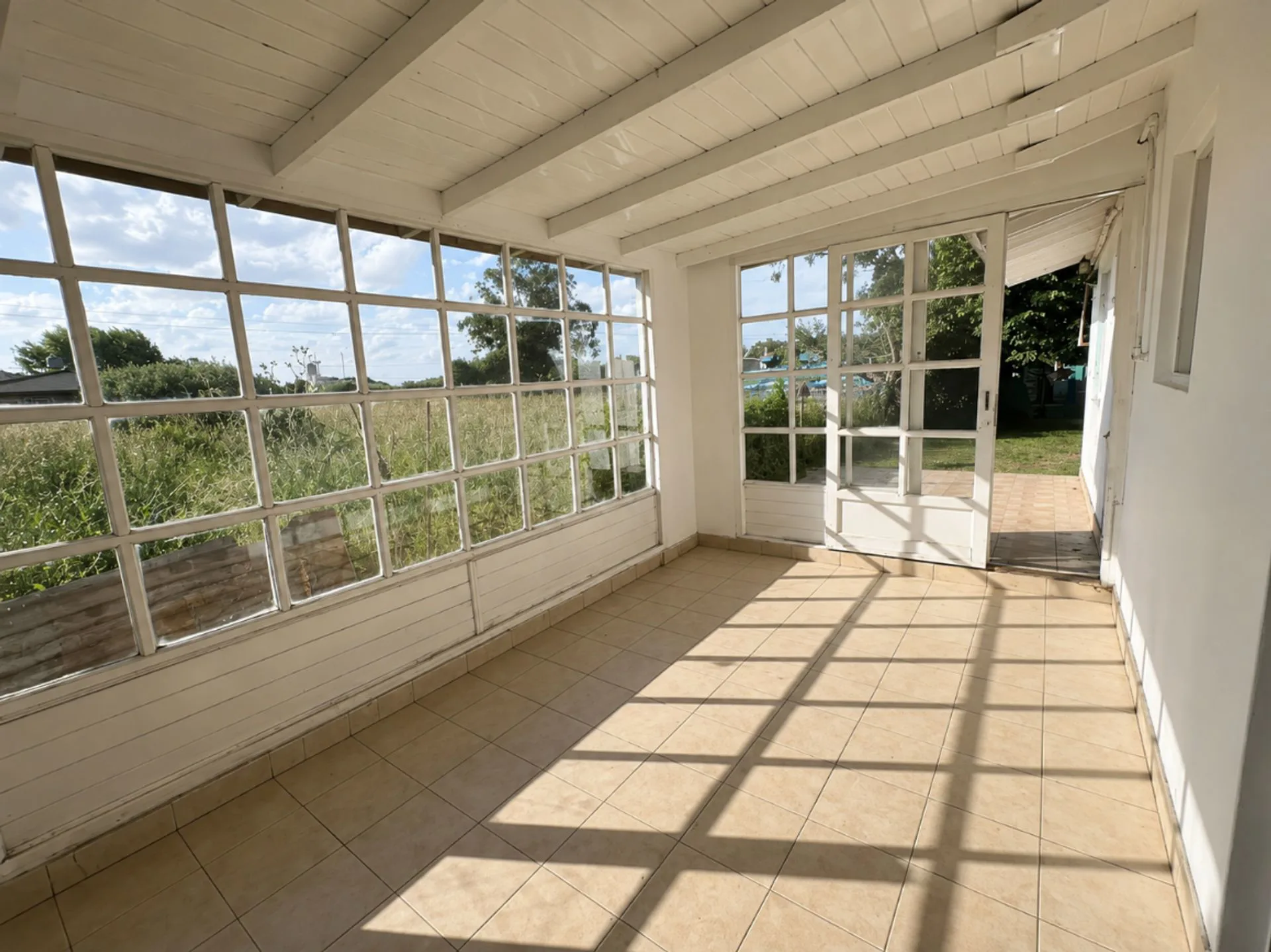 VENTA CASA 3 AMBIENTES CON PARQUE EN SAN JACINTO