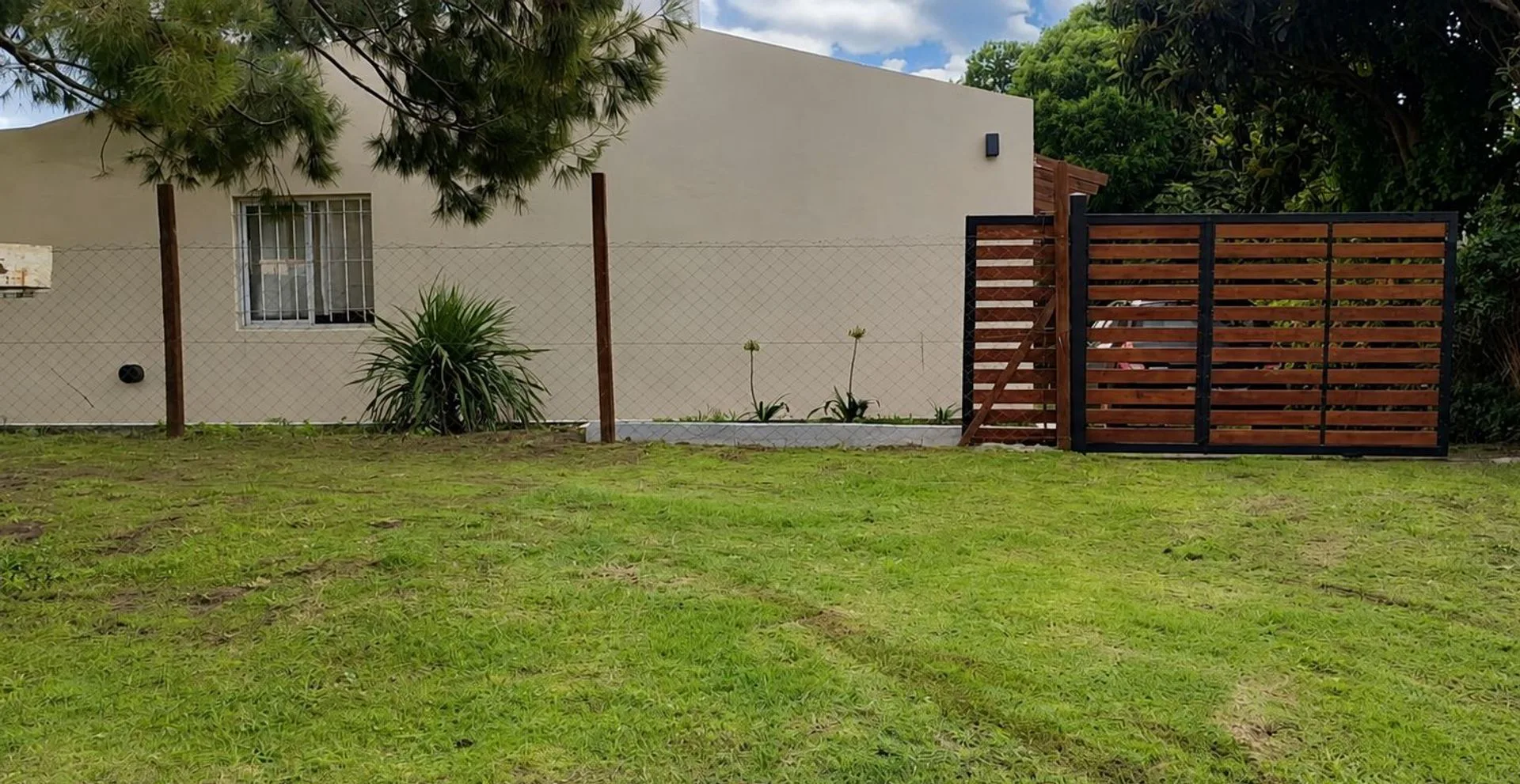 VENTA CASA 3 AMBIENTES CON PARQUE EN SAN JACINTO foto 2