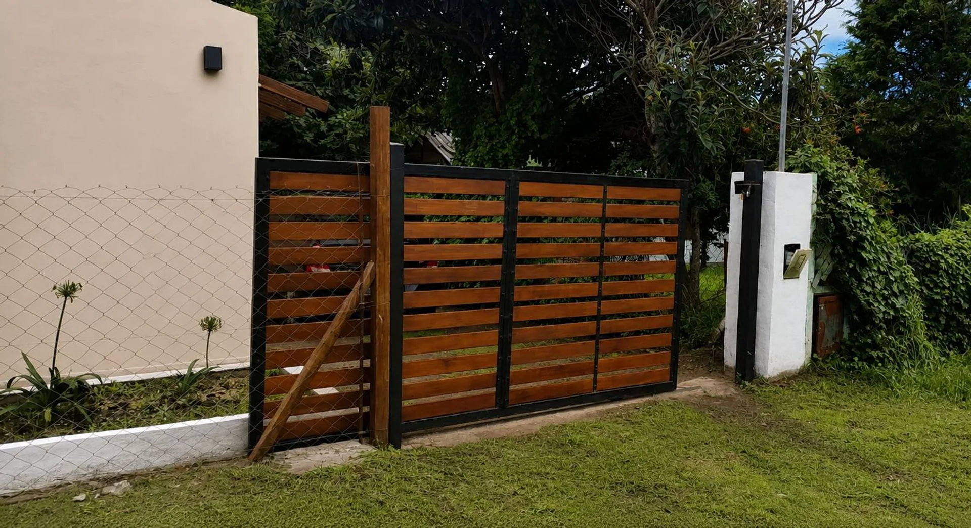 VENTA CASA 3 AMBIENTES CON PARQUE EN SAN JACINTO foto 3