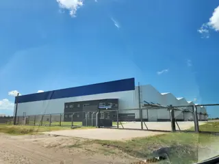 Alquilamos galpon en Alvear sobre Autopista foto 1