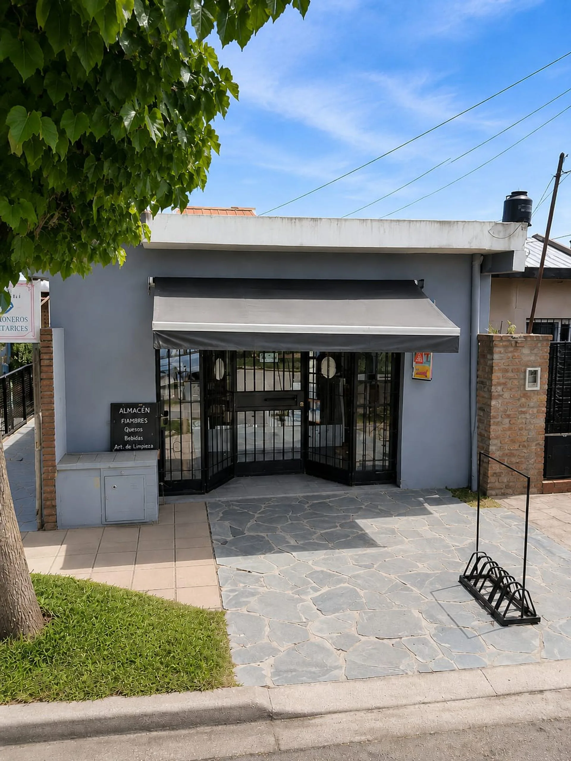 VENTA CASA c/ LOCAL COMERCIAL + SALÓN DE EVENTOS foto 2