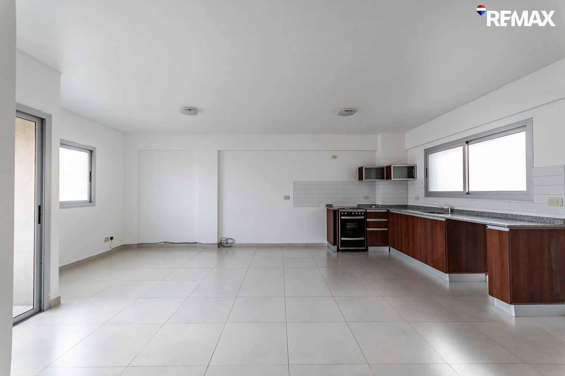 VENTA DEPARTAMENTO 2 AMBIENTES C/ COCHERA-FLORESTA foto 2